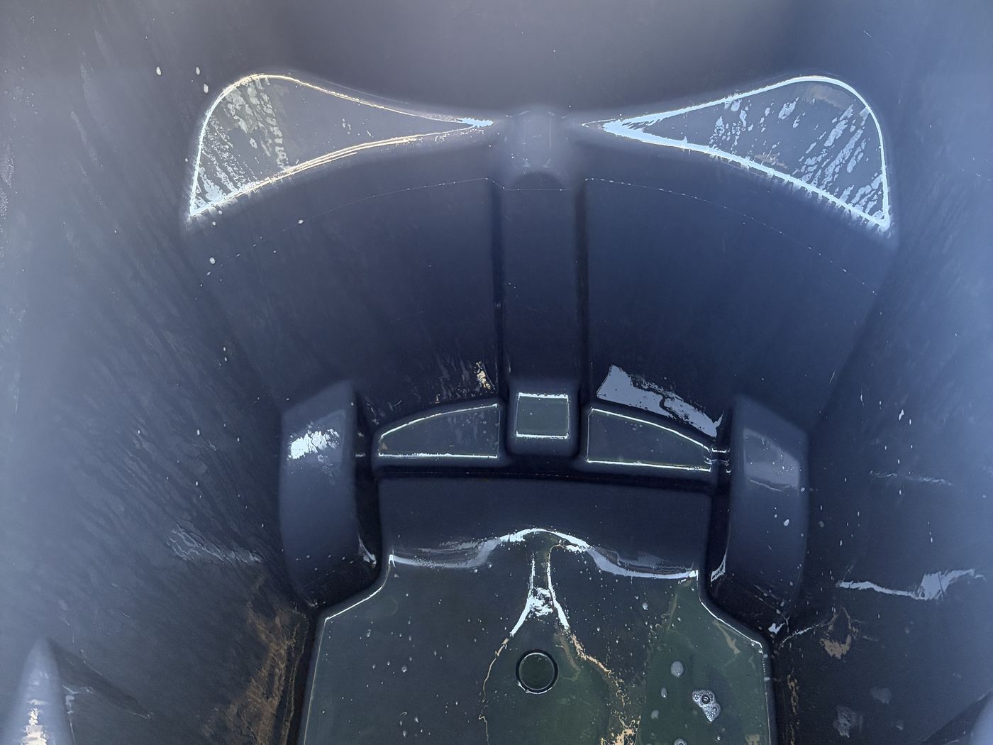 Trash bin after cleaning